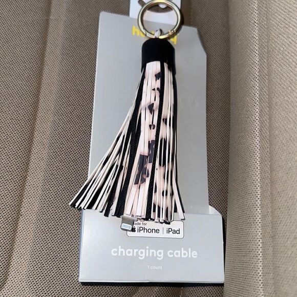 heyday Tassel Keychain Charging Cable IPhone to USB (DC 5V / 3A ) - Picture 2 of 2